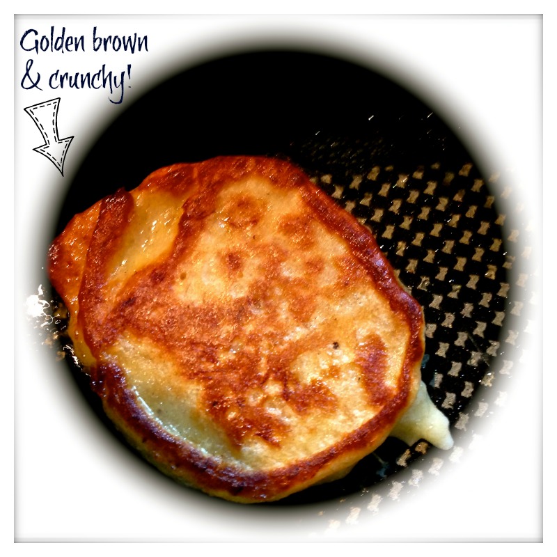 Pisang Goreng Golden brown in pan