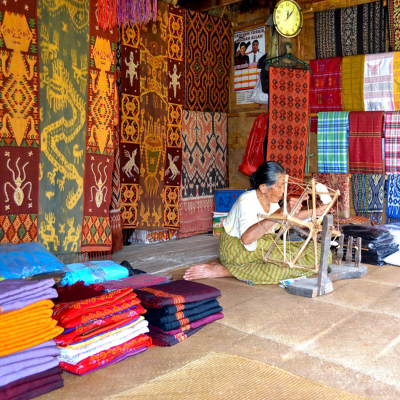 Tana Toraja Ibu weaving