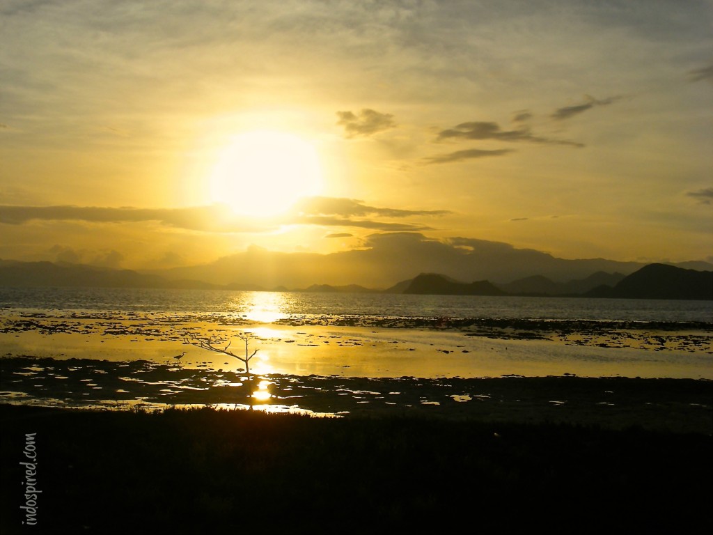 Pulau Kanawa sunrise landscape